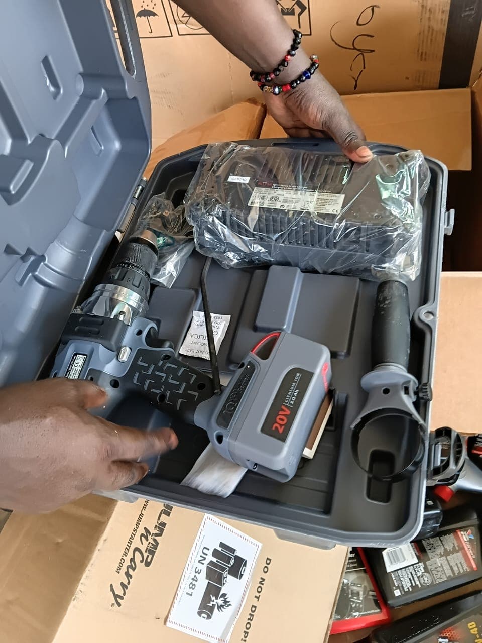 Cordless Drill Kit (20V Lithium Ion)